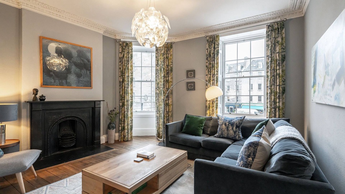 Newington Apartment | Fabulous two-bedroom apartment located in the heart of the city. Sleeps 4.