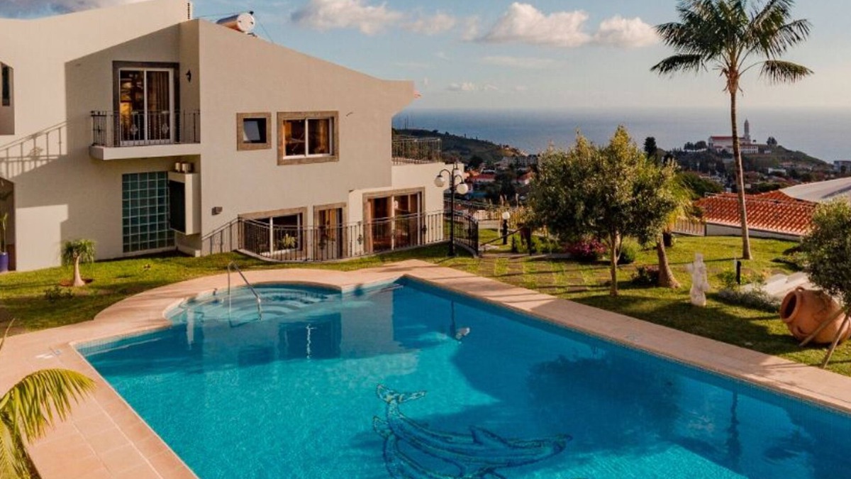 Santo Antonio Villa | Fabulous villa in Funchal, large pool | BelAir