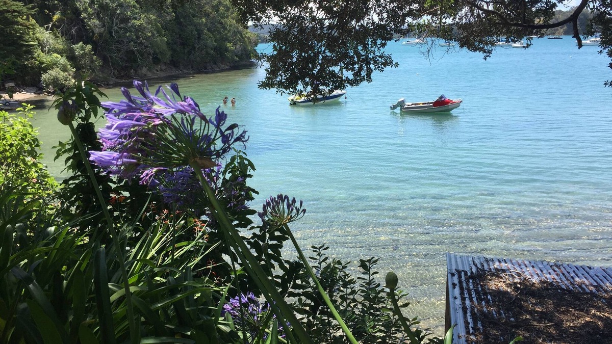 Mahurangi West House | Fabulous Waterfront Getaway