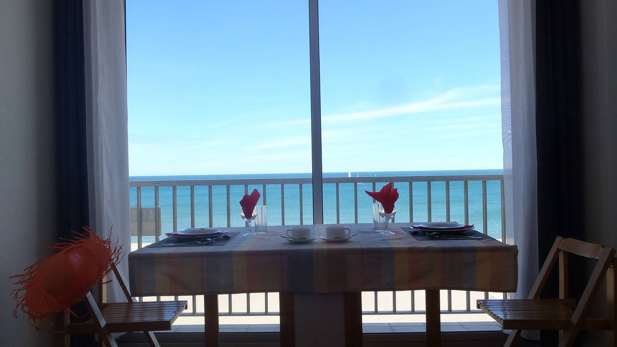 La Jetee Apartment | Face a la mer Plage et mer au Pied de L'immeuble vue mer Imprenable