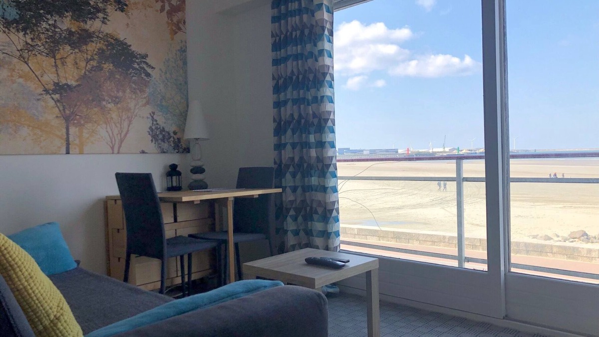 Boulogne-sur-Mer Apartment | FACE SEA AND BEACH + WIFI TERRACE - LINEN PROVIDED