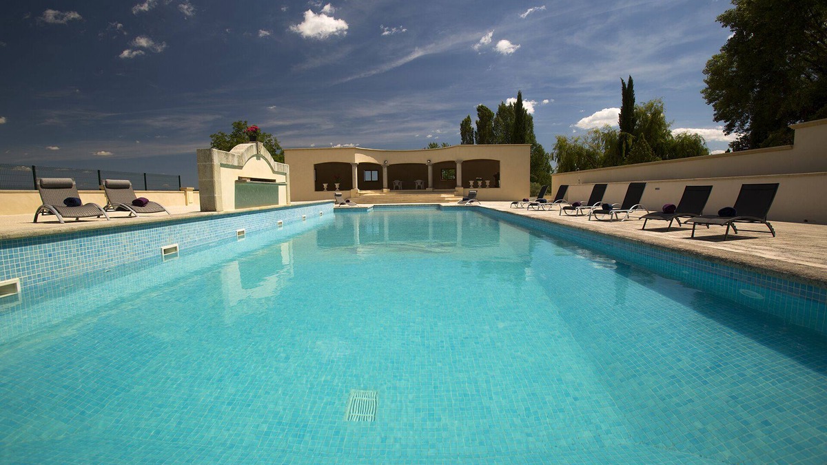 Forcalquier Cottage | Facing a green esplanade, Lardiers cottage for 5 people