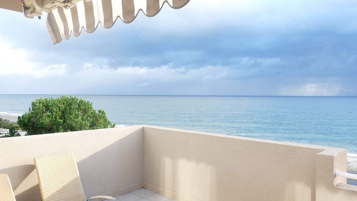 Santa-Lucia-di-Moriani Apartment | Facing The Sea. The feet in water. Rent from Tuesday to Tuesday