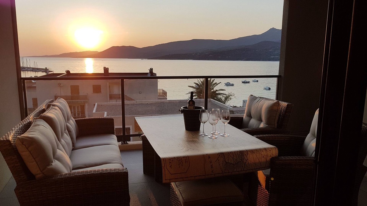 Propriano Apartment | FACING THE SEA LUXURY APARTMENT, FREE WIFI, PRIVATE PARKING