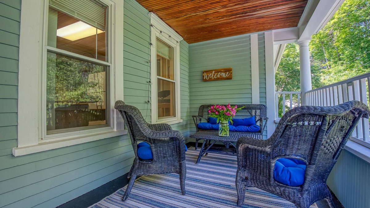 St. Johnsbury Center Apartment | Fairbanks Retreat - Cozy 2 bedroom 2nd floor apartment