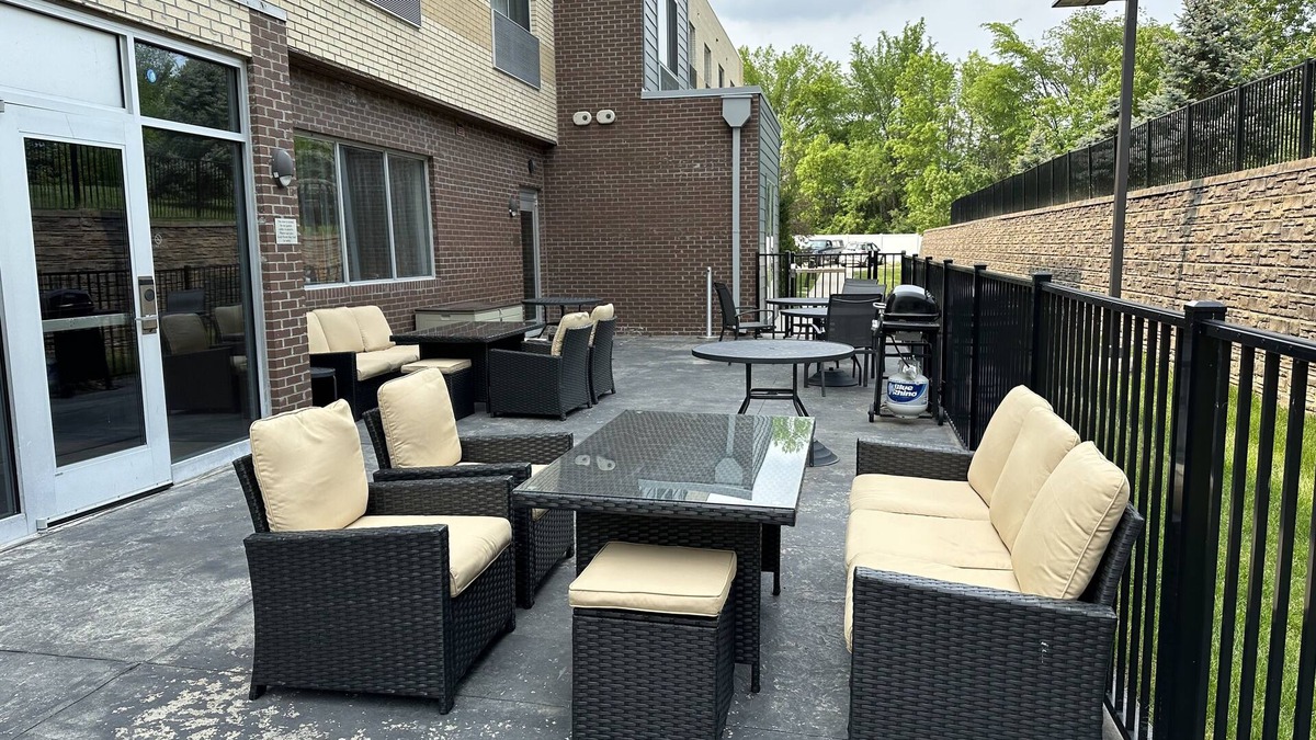 Chesterfield Hotel | Fairfield Inn & Suites by Marriott Detroit Chesterfield