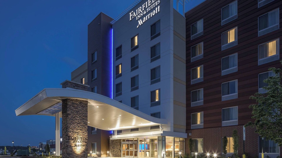 McCandless Township Hotel | Fairfield Inn & Suites by Marriott Pittsburgh North/McCandless Crossing