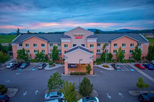 Burlington Hotel | Fairfield Inn & Suites Burlington