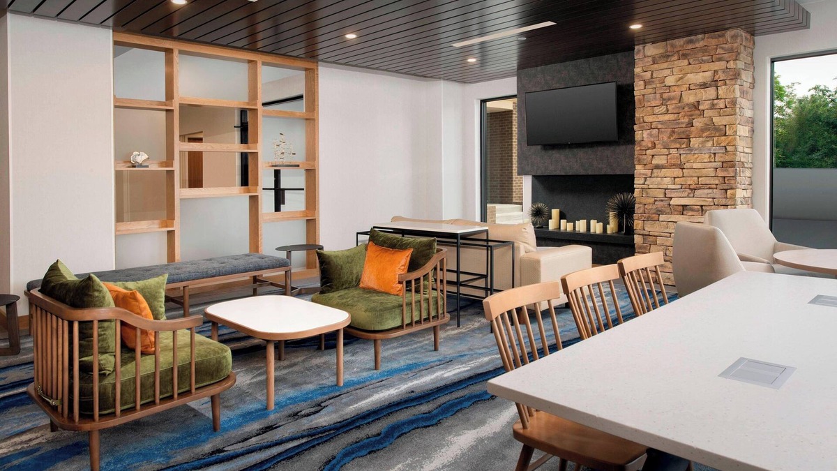 Alexandria West Hotel | Fairfield Inn & Suites by Marriott Alexandria West/Mark Center