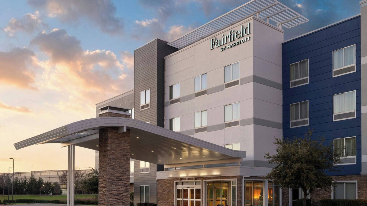 West Dallas Hotel | Fairfield Inn & Suites Dallas West/i-30