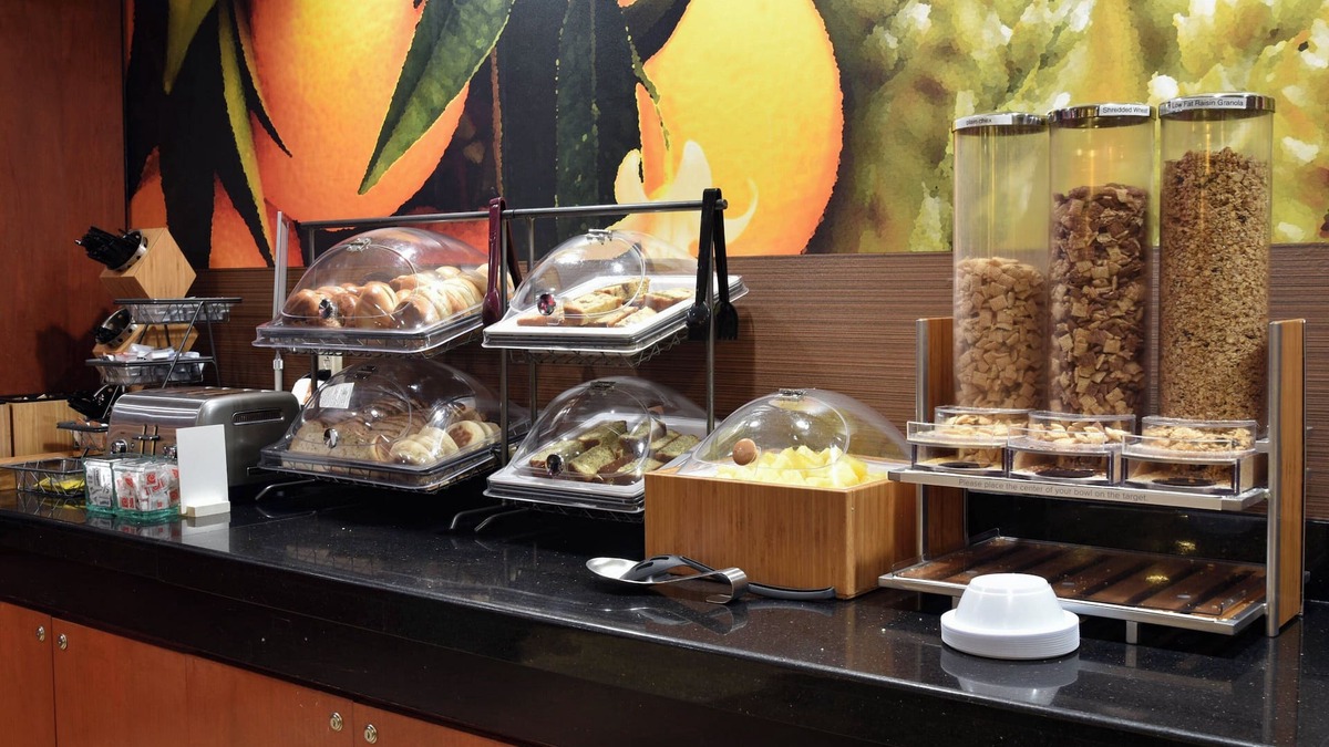 Windsor Locks Hotel | Fairfield Inn & Suites Hartford Airport