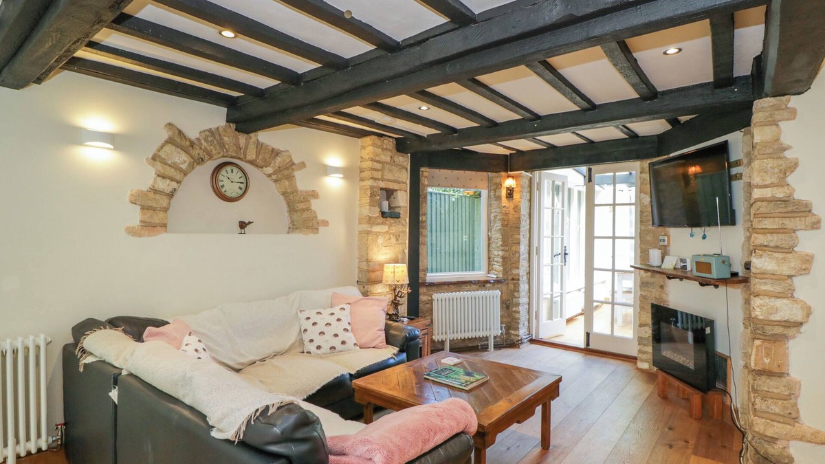 Fairford Cottage | FAIRFORD COTTAGE, family friendly, with a garden in Fairford