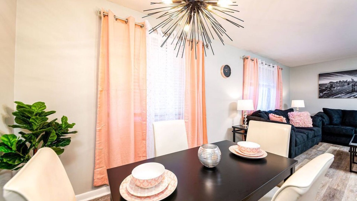 Lansing Apartment | FairLane #6| Classy Cool and Chic