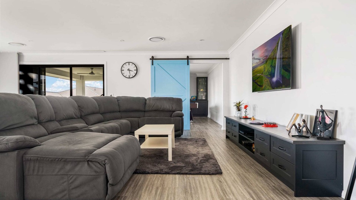 Kelso House | Fairleigh Dream - Modern, Spacious & Convenient