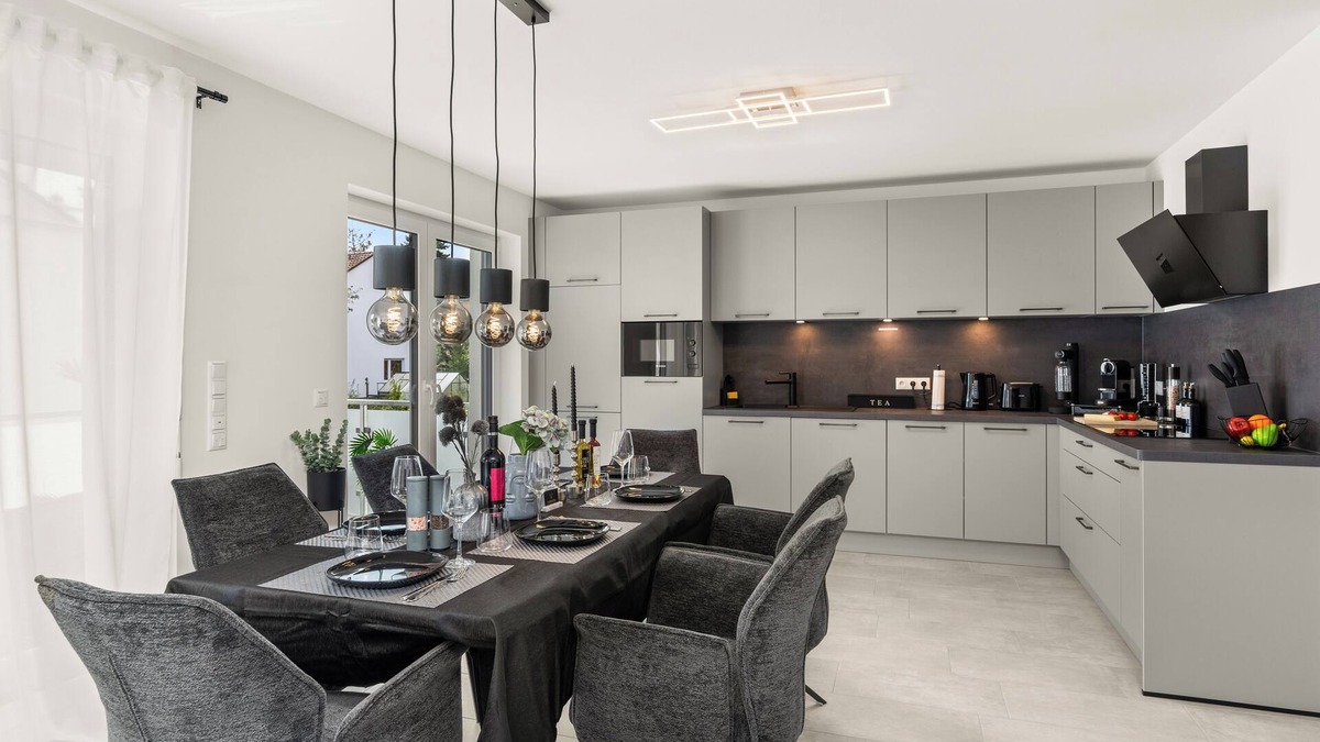 Bielefeld Apartment | Fairmieten: Moderne Suite mit Balkon und Parkplatz