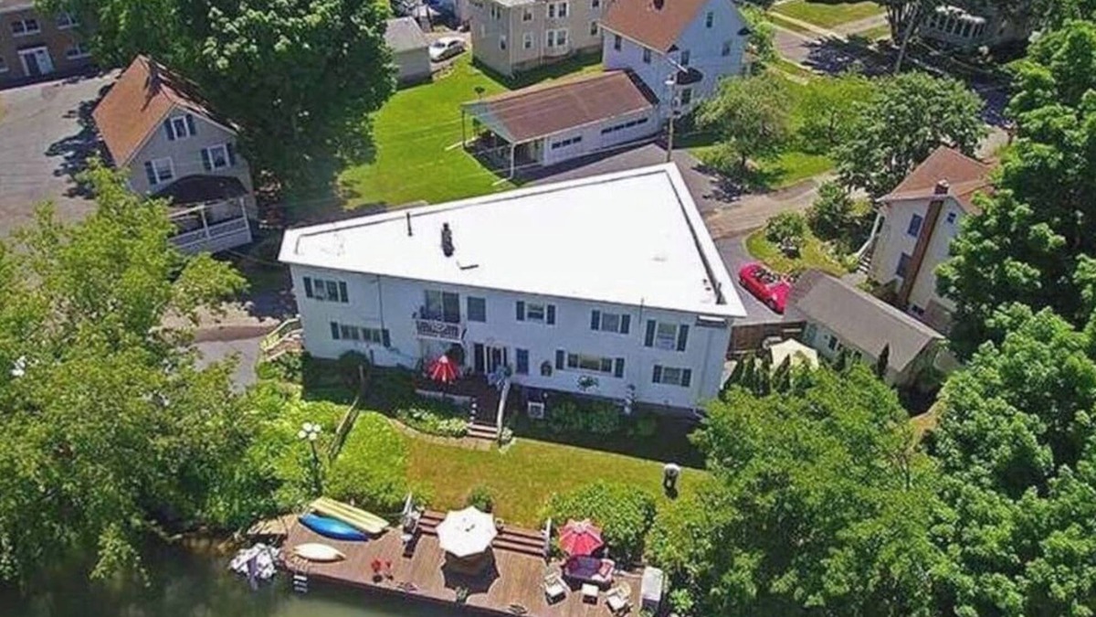 Perinton Apartment | Fairport Village Triangle Home on the Erie Canal