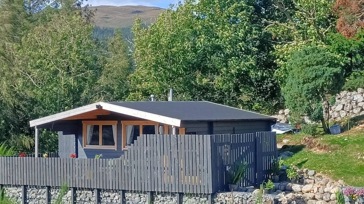 Fort Augustus Cabin | Fairvine Cabin/Fort Augustus/Mtn View/Pet Friendly
