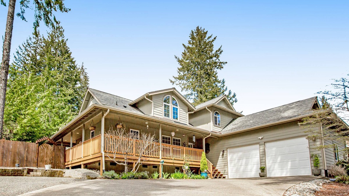 Allyn House | Fairway-view home with deck, grill, central AC, game room, Ping-Pong, & WiFi