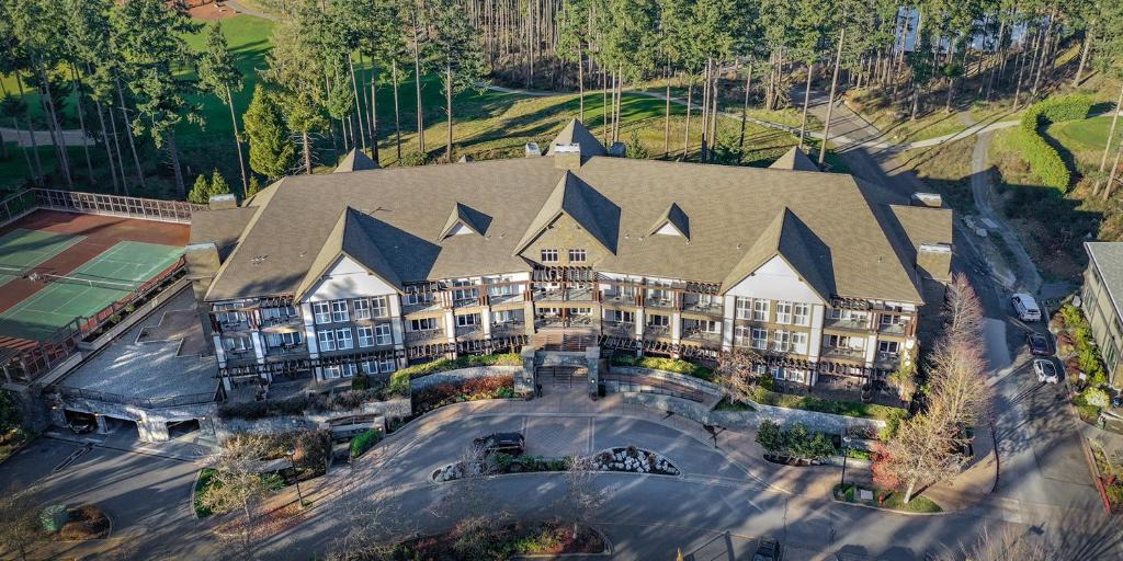 Bear Mountain Resort Hotel | Fairways Hotel on the Mountain