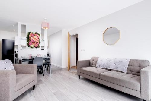 Gay Village Apartment | Fairytale 2 Bedroom Apartment City Centre Free Parking
