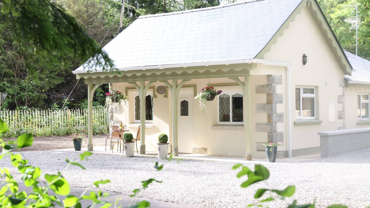 Fivemiletown Cottage | Fairytale 5 Star Gate Lodge on Country Estate