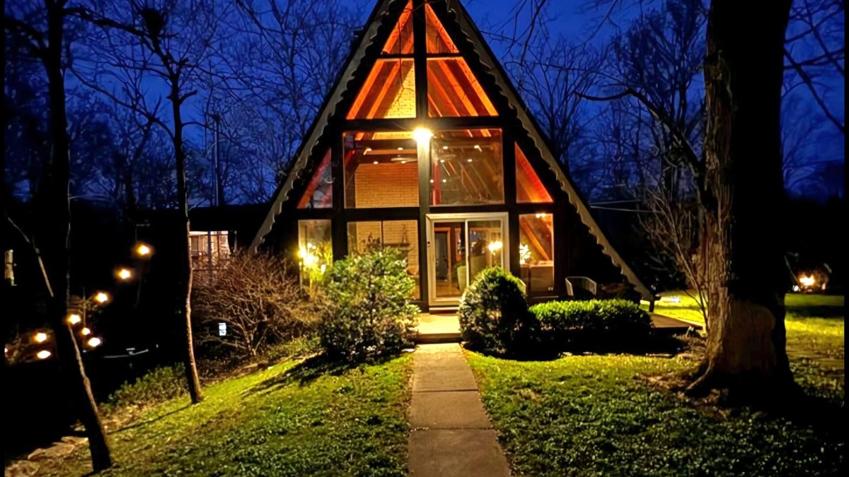 Anderson Township House | Fairytale A Frame in Cincinnati with hot tub, sauna, and gym. 2 Fenced acres