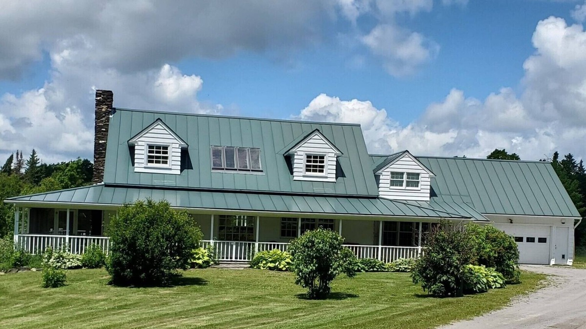 Cabot House | Fairytale Autumn in Vermont! Breathtaking mountain, pond, & foliage views.