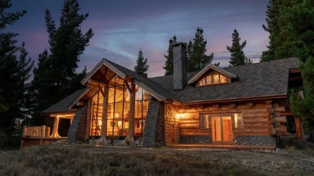 Alexandra Cabin | Fairytale Log Cabin with Hot Tub at Homewood Forest Retreat