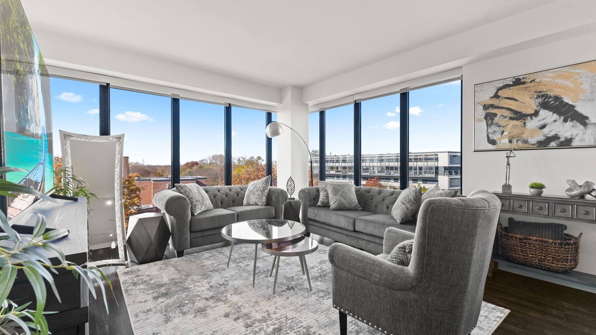 Evanston Apartment | "Faith of Evanston" 180°view, 2BDR +2Bath Urban luxury
