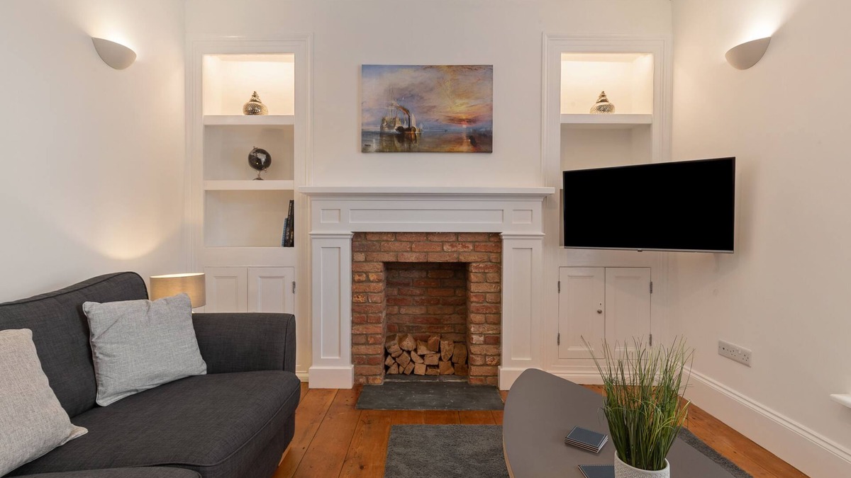 Pembroke Dock House | Falcon House in Pembroke Dock