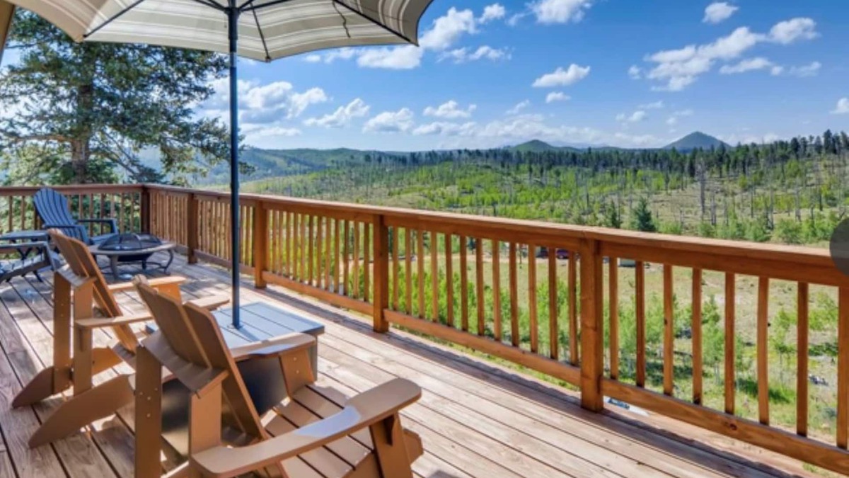 Denver Cabin | Falcon Ridge Chalet-Woodland Park: WiFi & Views, Deck and Views of Pikes Peak