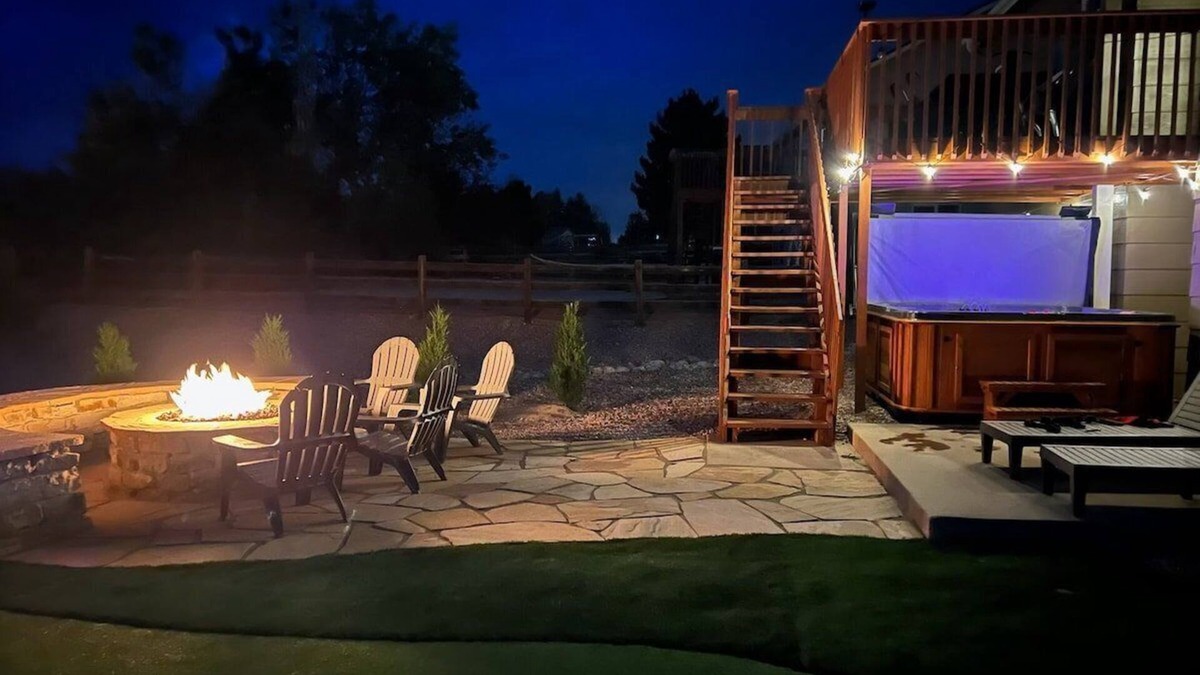 Gleneagle House | Falcon's Nest | hot tub/games/mins to USAFA&hiking