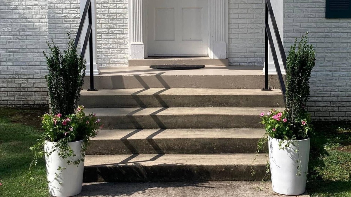 New Albany House | Falkner Inn is located on the birth site of author, William Faulkner