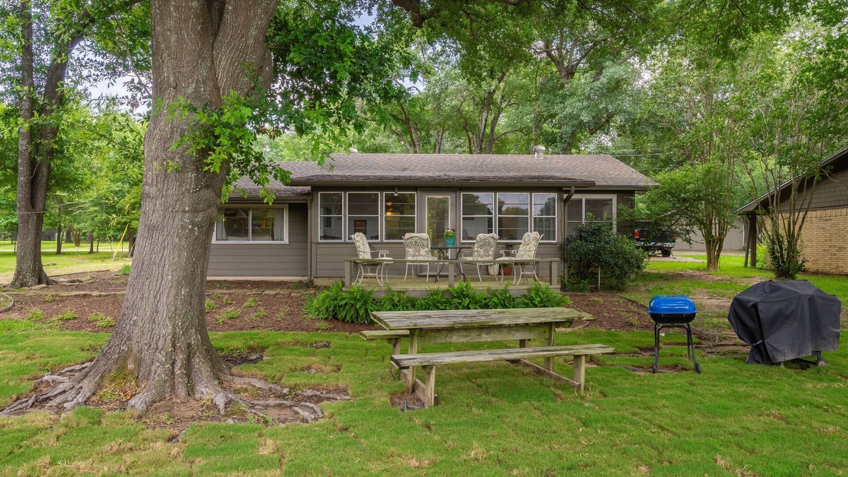 Malakoff House | Fall- almost here! Cooler temps, Fall Festivals. Book while dates available!