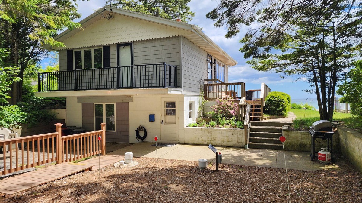 Hingham Cottage | Fall dates available at SurfDaze!