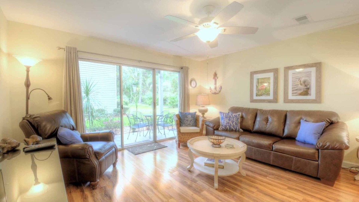 Demere Park Condo | FALL DEALS! GROUND FLOOR-CLOSE TO BEACH VILLAGE PIER RESTAURANTS. DOG FRIENDLY!