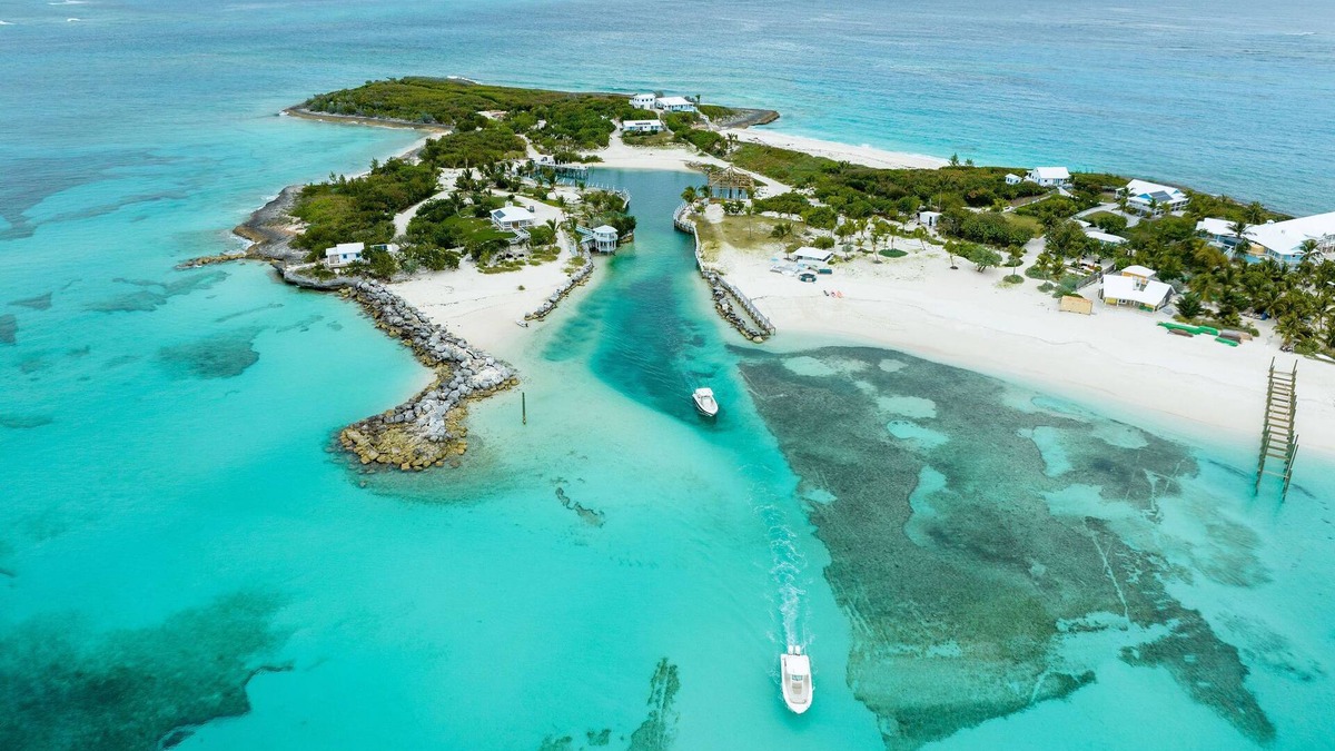 Man O War Cay House | FALL DISCOUNTS*Private Peninsula*Boats*Heated Pool*Golf Carts*3 Private Beaches