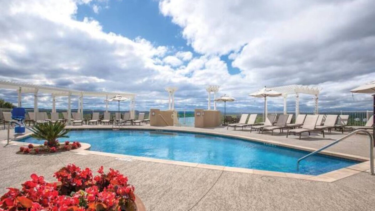 Oatmeal Condo | Fall in Love in Marble Falls! Cozy Condo with Riverview Pool & Hot Tub