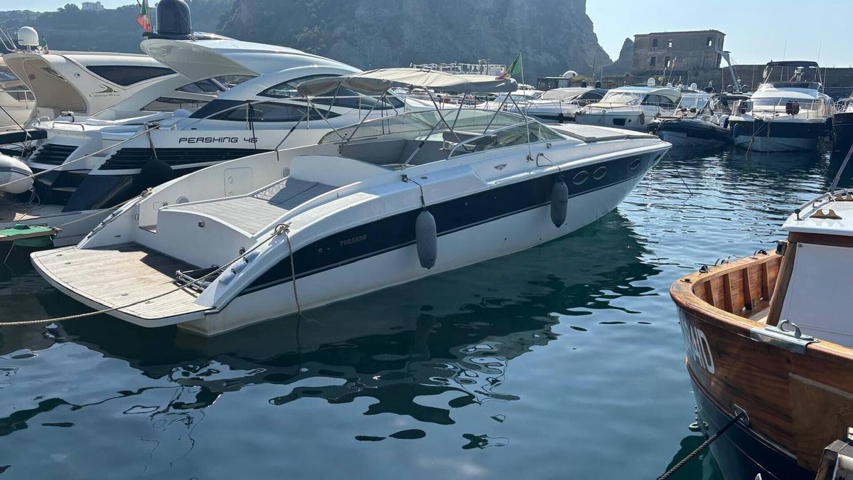 Chiaia Boat Rental | Fall in Love With the Amalfi Coast Charming Boat Rental in Naples