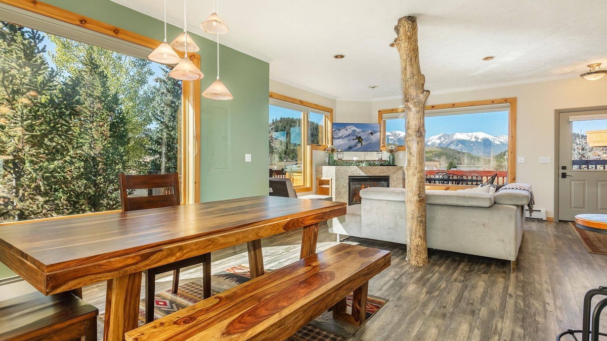 Summit Cove House | Fall into Savings! 15% Off Until Oct 31 - Book Now!