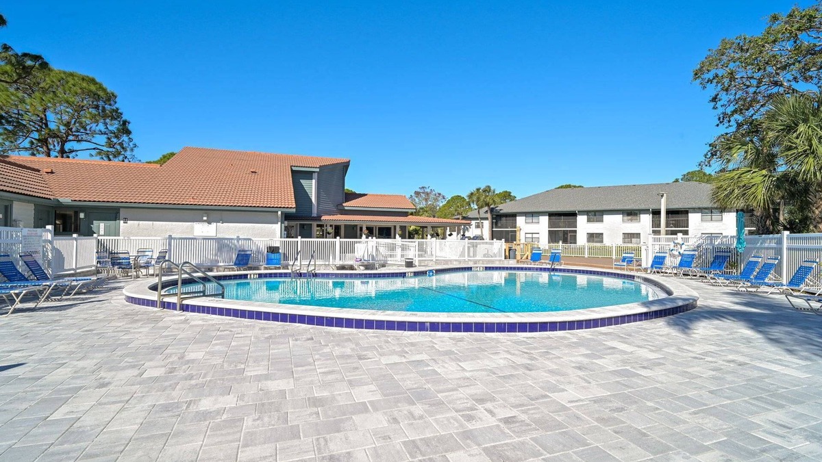 South Bradenton Condo | Fall into Savings: 15% Off Until Nov 30!