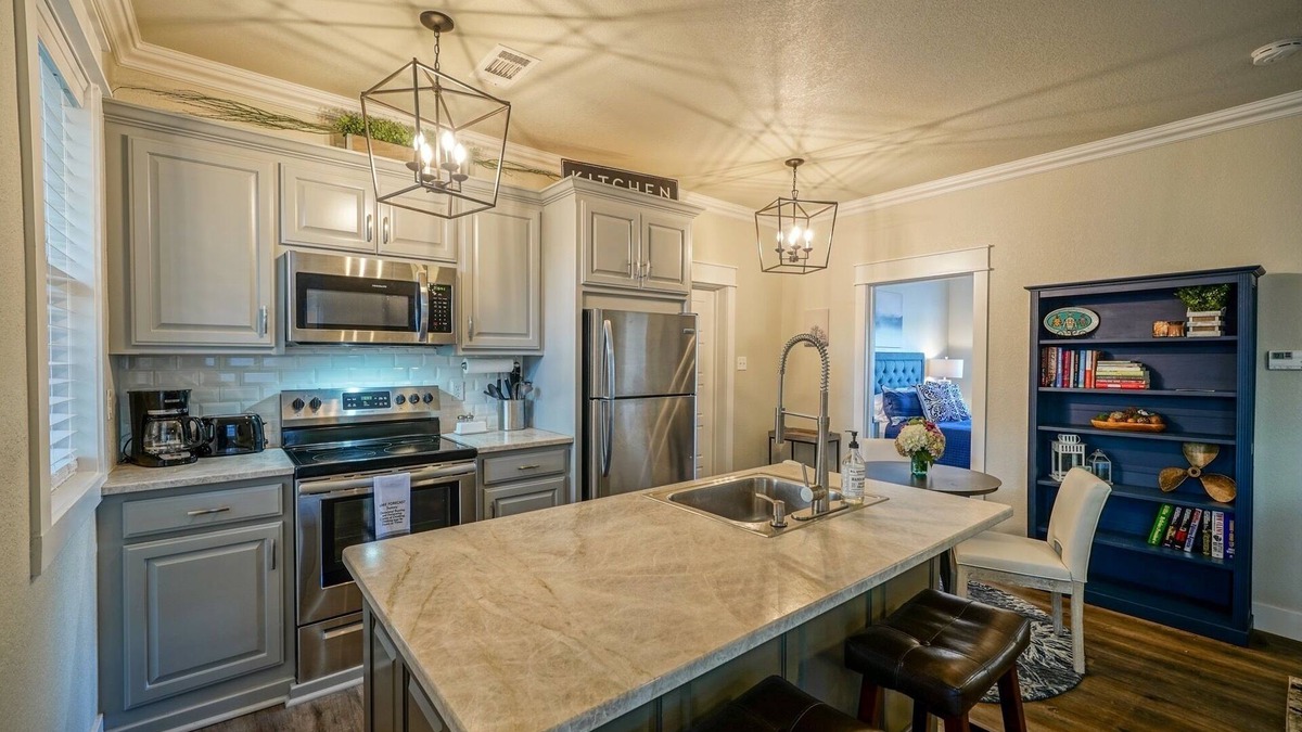 Lake Hamilton House | Fall Rates! Lux Lake Cottage, great location, perfect home & property.