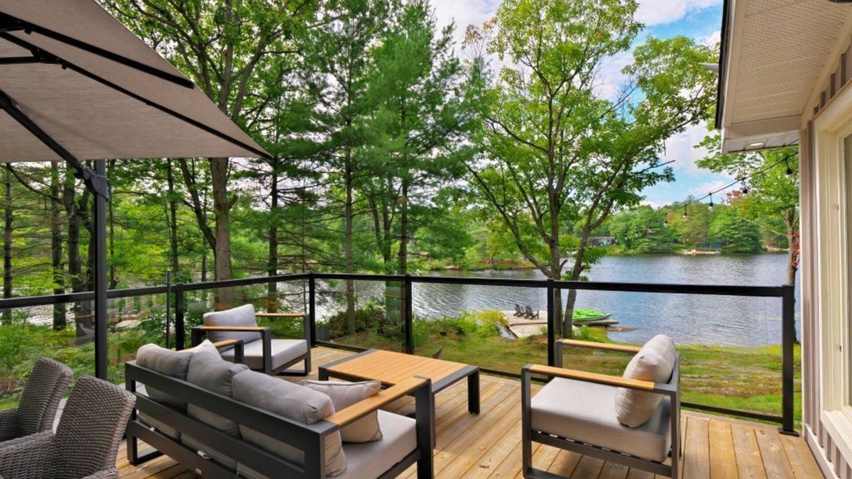 Gravenhurst Cabin | Fall Retreat Fire Pit, Games, Waterfront