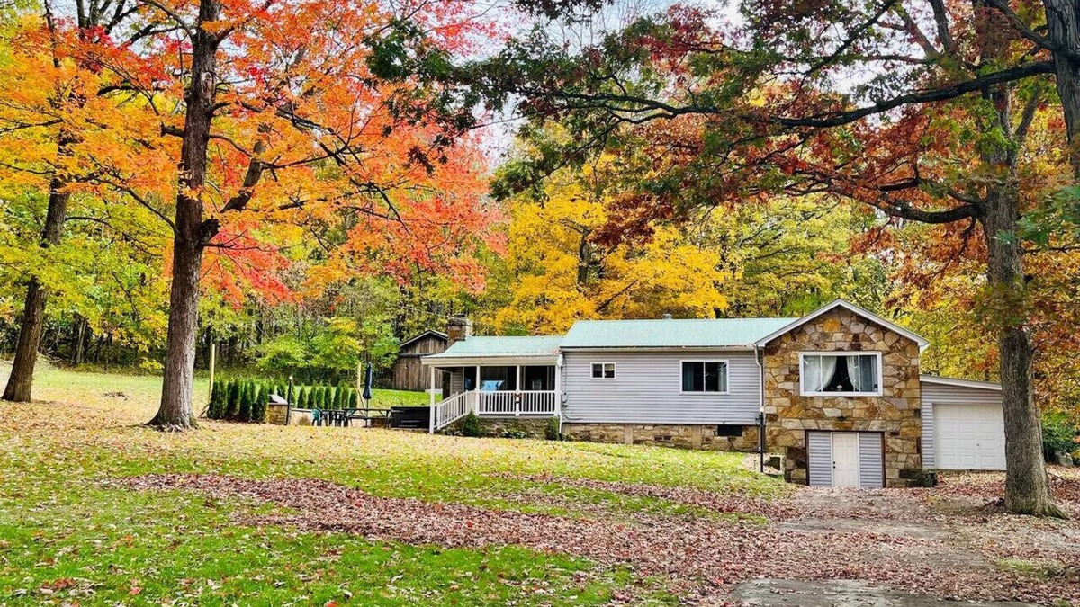 Mill Run House | Fall Spectacular {2 miles to Ohiopyle} HOT TUB