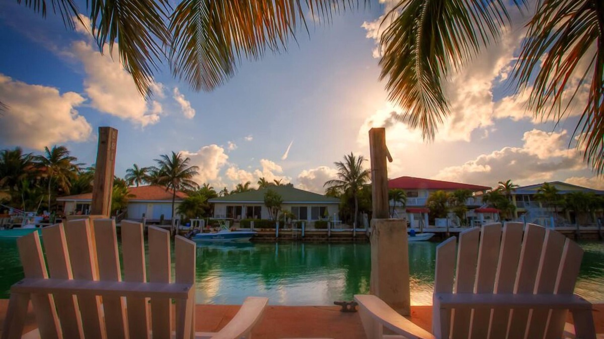 Key Colony Beach House | FALL WEEKS OPEN WITH DISCOUNT! With dock, 2 Beach clubs, bikes, kayaks, SUP