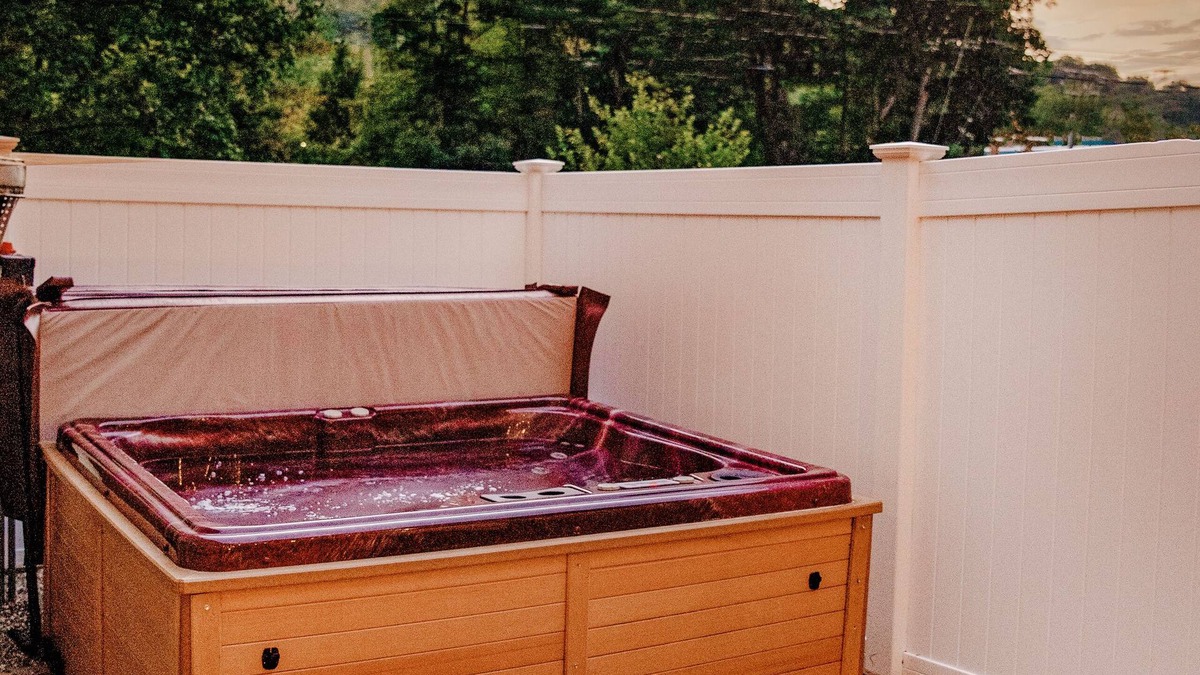 Colrain House | FaLL Western Mass Getaway-Airhockey-Hot tub-Firepit
