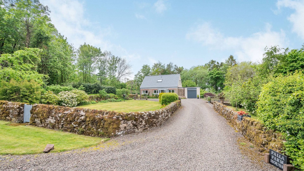 Jedburgh Cottage | FALLA FARMHOUSE, family friendly, with open fire in Jedburgh