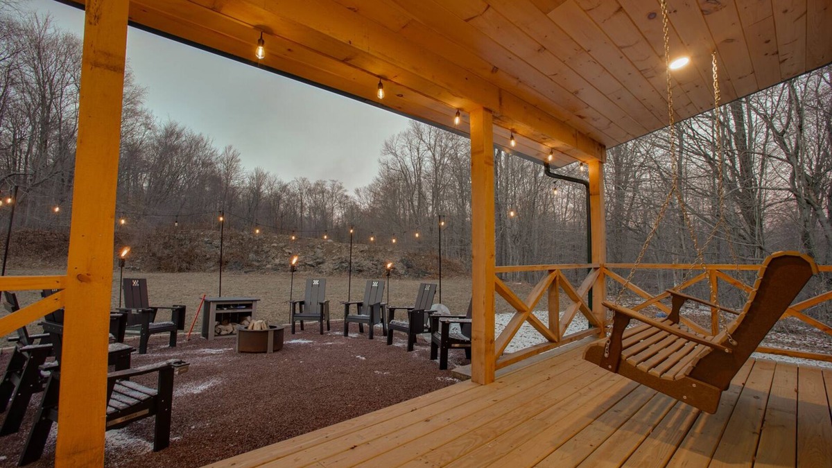 Mainesburg Cabin | Fallbrook Retreat | HOT TUB, Fire Pit + Swings!