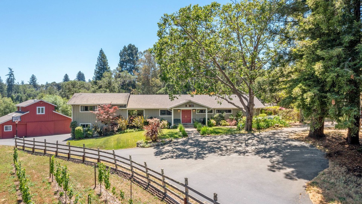 Graton House | Fallen Tree Ranch ~ 3 Acres in Wine Country, Pool, Hot Tub, Sauna