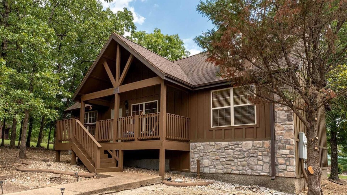 Reeds Spring Cabin | "Falling Leaf" Lodge - Stonebridge Resort by SDC -Short walk to Private Lake - SB100
